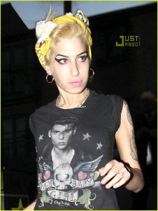 amy-winehouse-blond-blonder-03