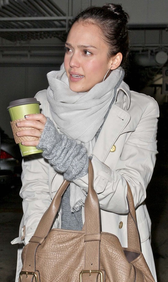 jessica-alba-manicura