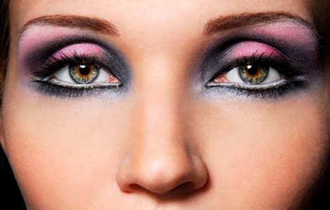 maquillaje para un vestido morado