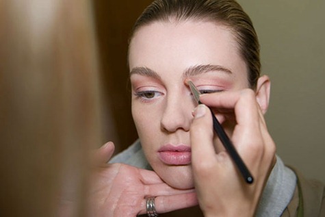 Como combinar el maquillaje con un vestido verde- actualizacion