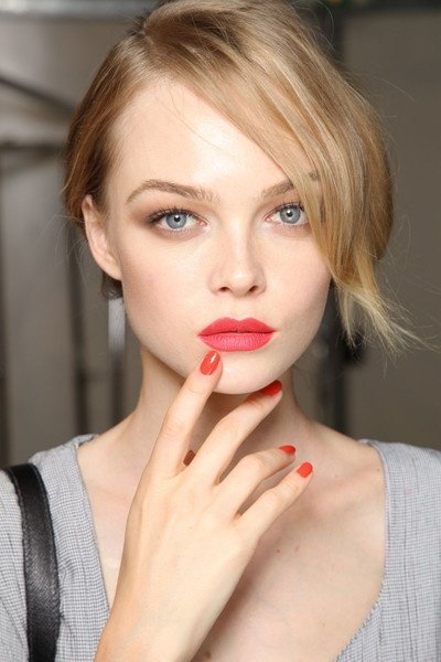 Maquillaje labios rojos